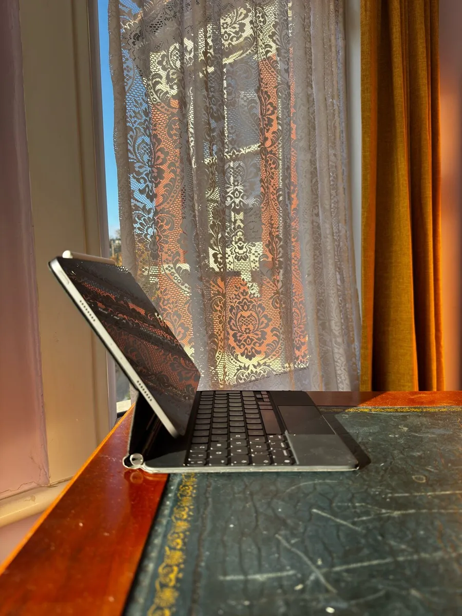 M1 iPad Pro 11”, Pencil 2nd Gen, Magic Keyboard - Image 2