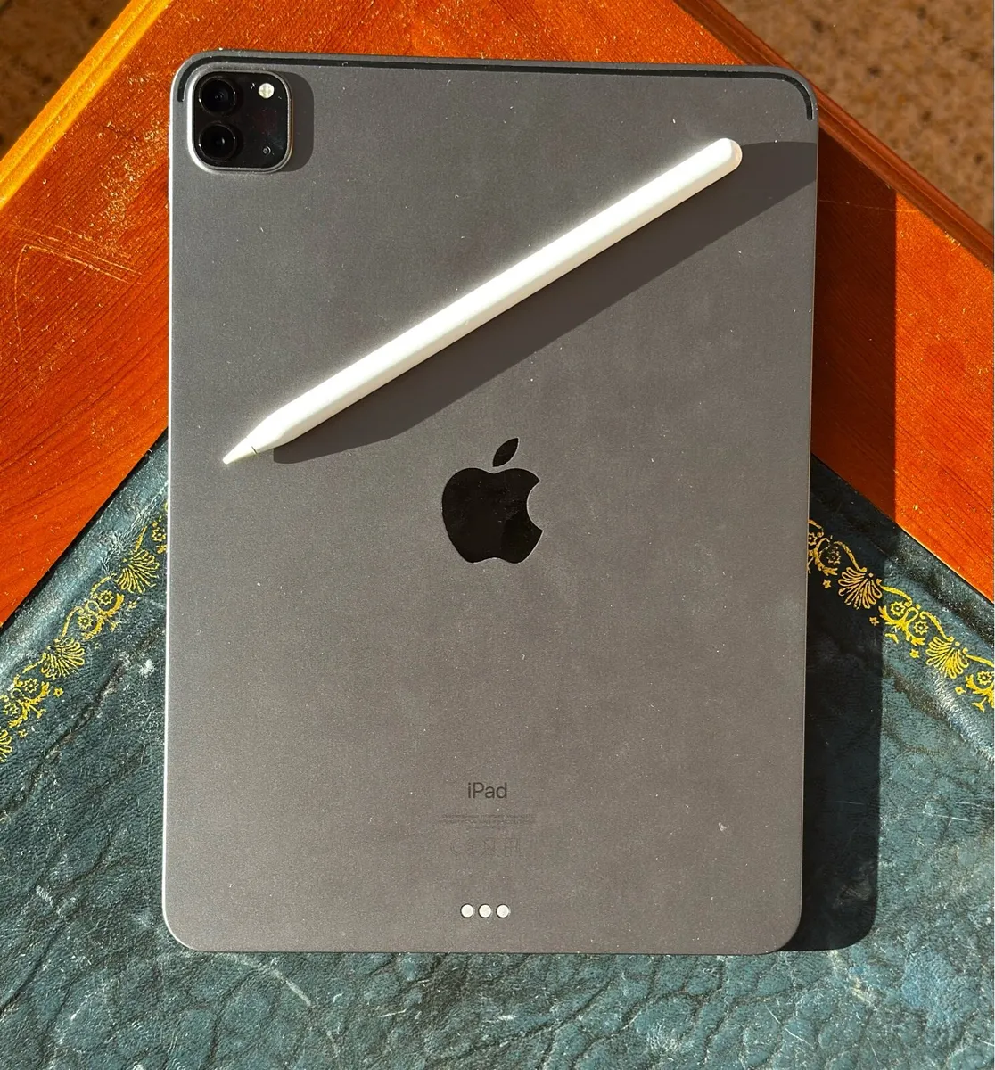 M1 iPad Pro 11”, Pencil 2nd Gen, Magic Keyboard - Image 3