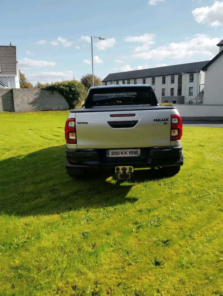 Toyota Hilux gr sport - Image 3