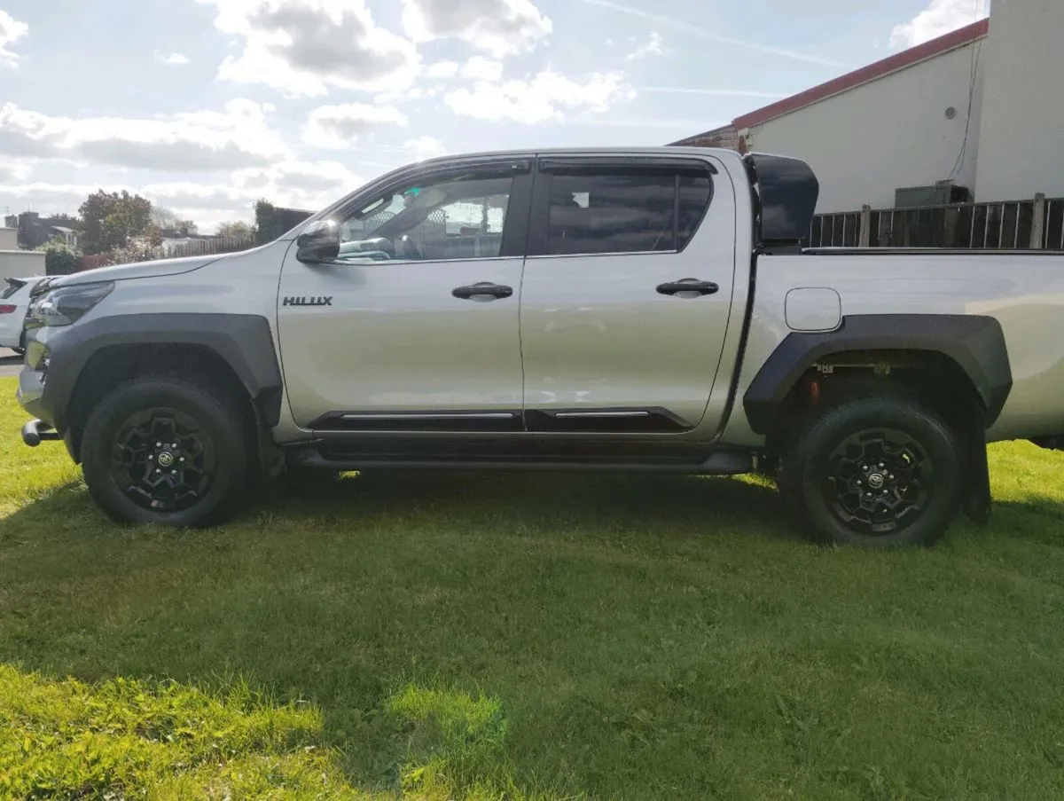 Toyota Hilux gr sport - Image 4