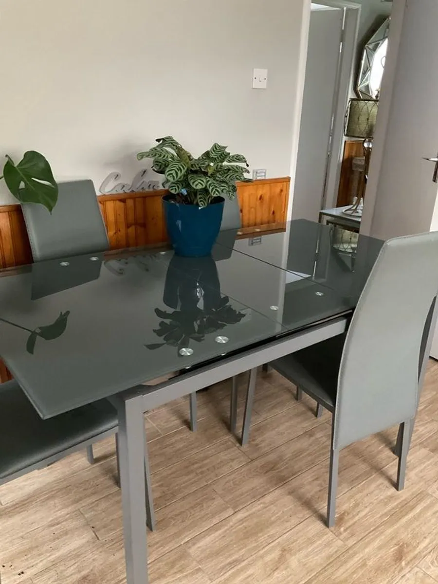 glass dining table and six chairs - Image 3