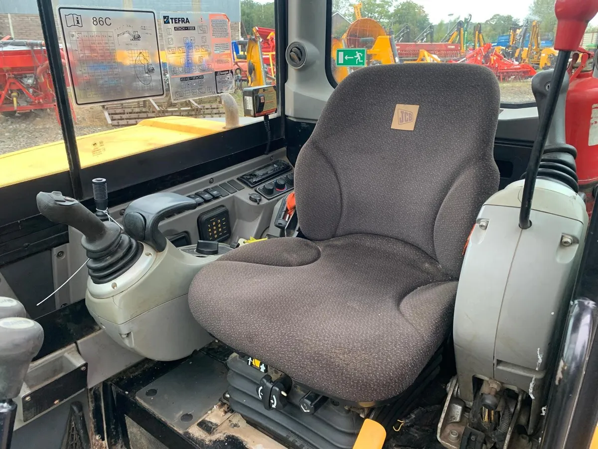JCB 86C 2014 ON 30" PADS - Image 2