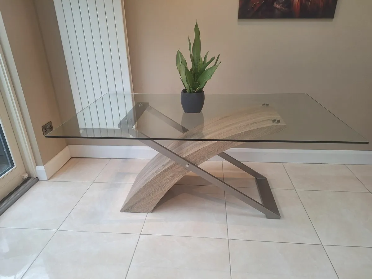 Dining table - Image 1