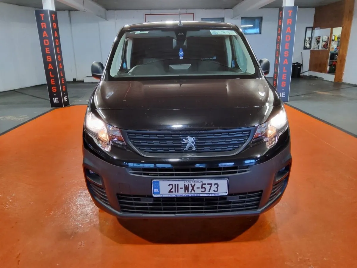 Peugeot Partner Partner Professional Plus 1.5 - Image 1
