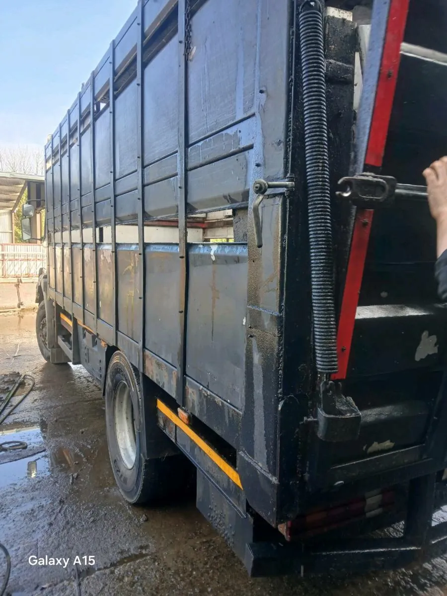 cattle truck tested and taxed - Image 3