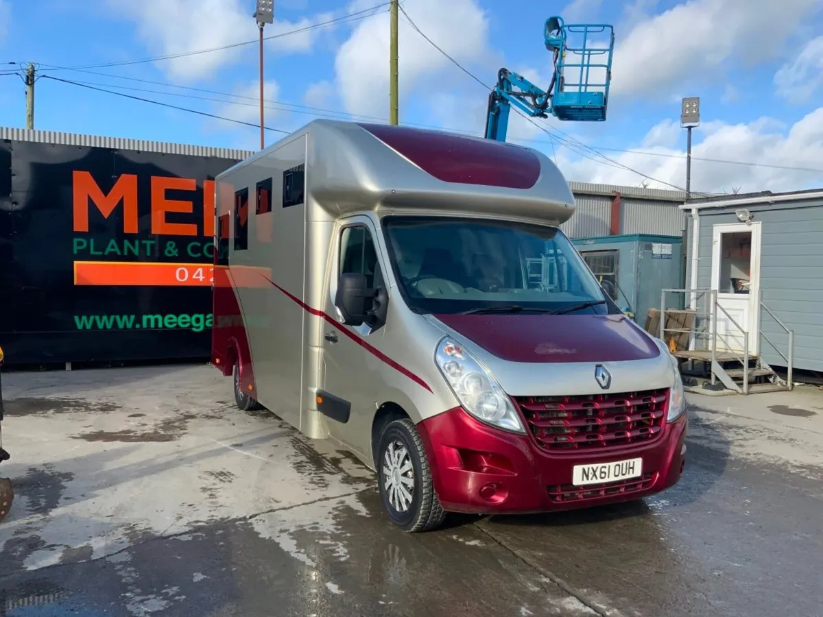 2011 RENAULT MASTER TWIN STALL HORSE BOX. - Image 3