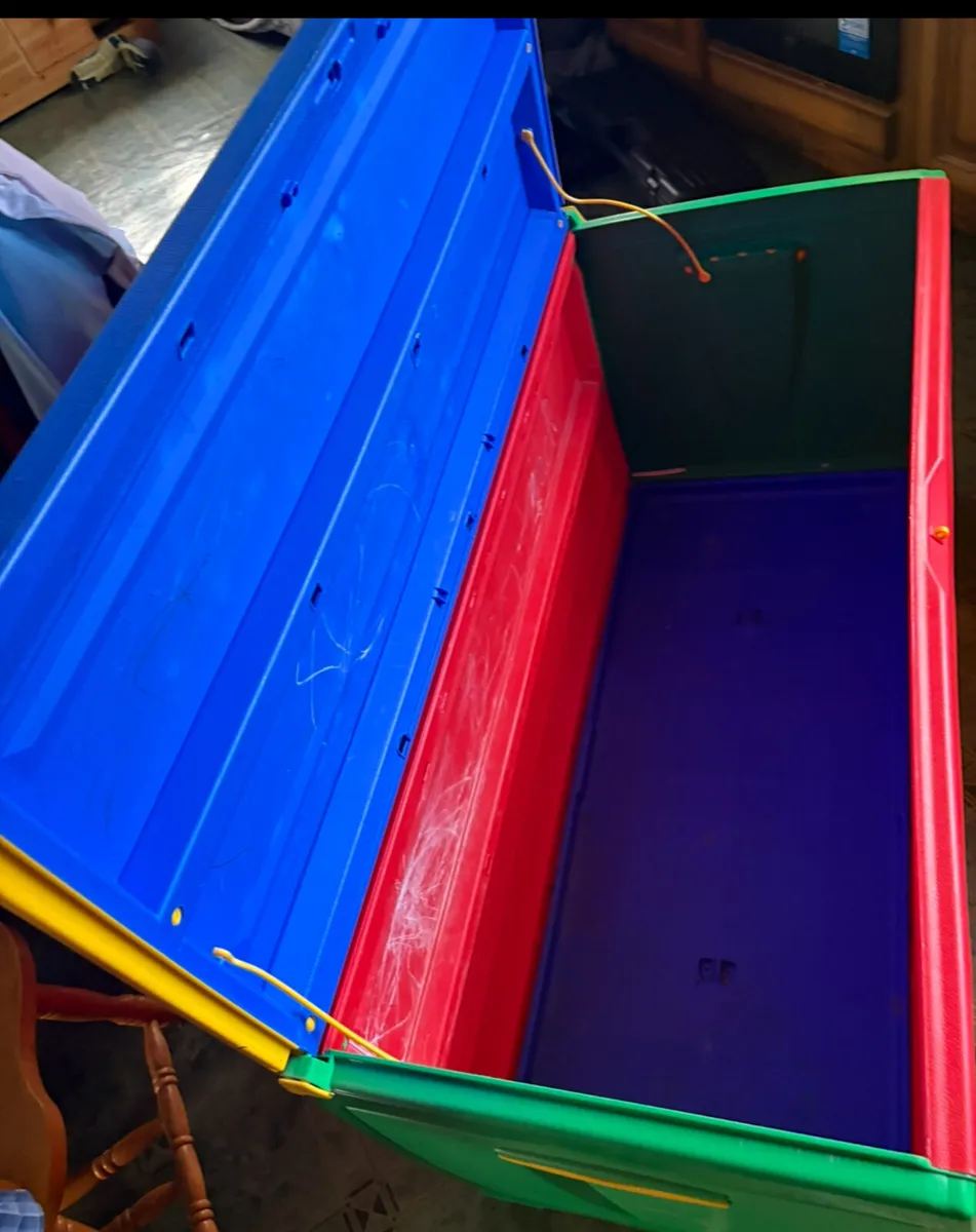 Large toy/storage box - Image 2