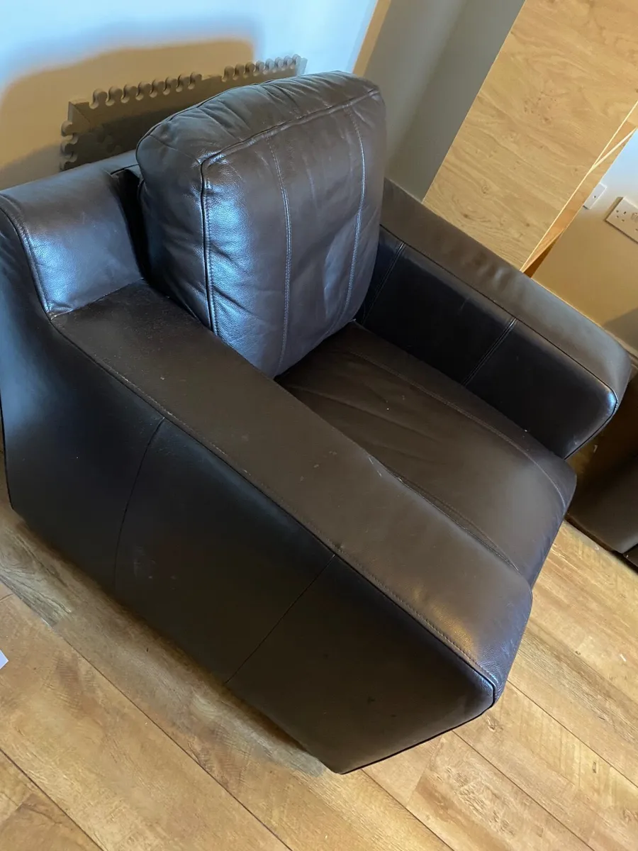 Leather chair - Image 1