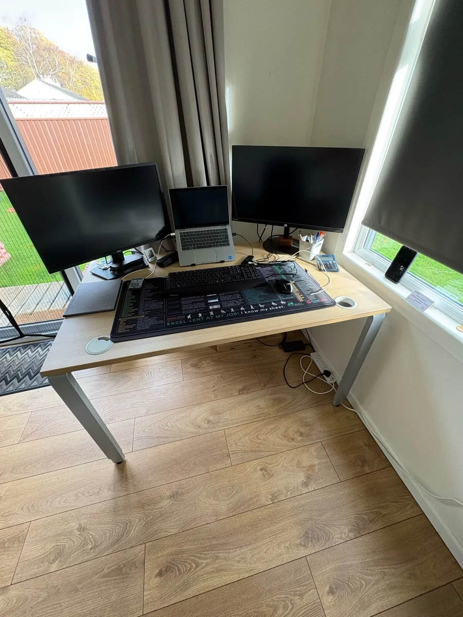 Office desk & chair - Image 1