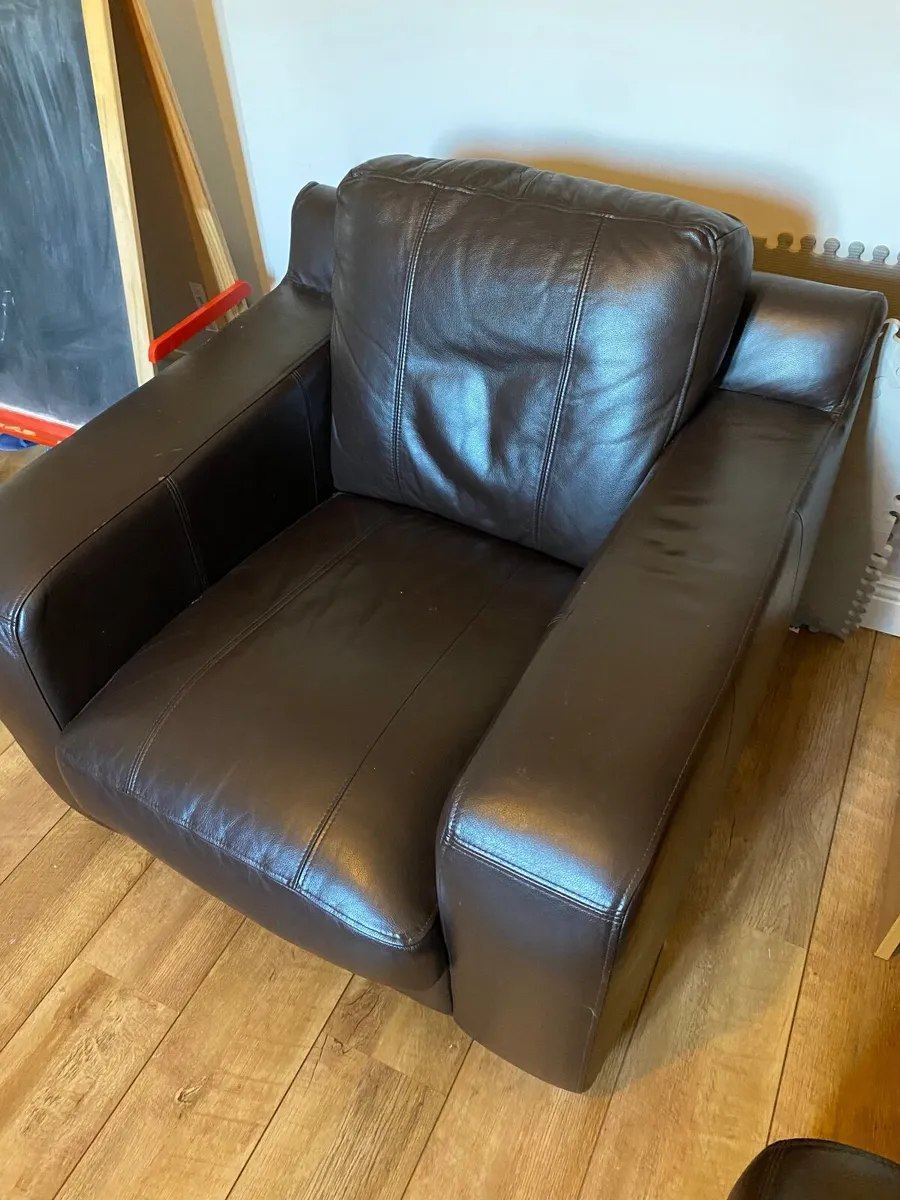 Leather chair - Image 2