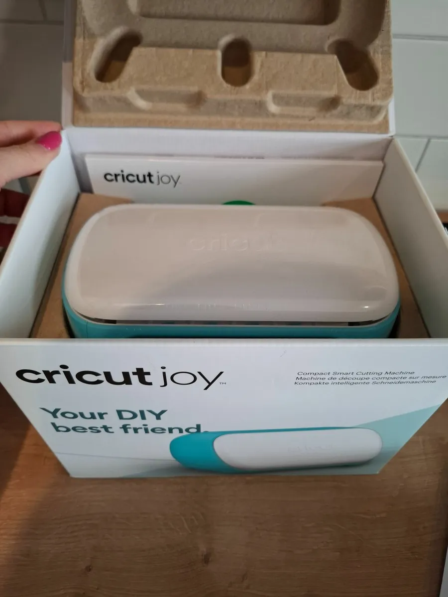 Cricut, bar stools, baking tools - Image 2