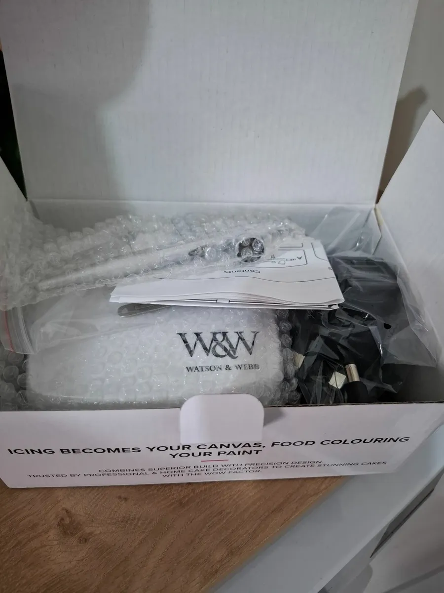 Cricut, bar stools, baking tools - Image 4