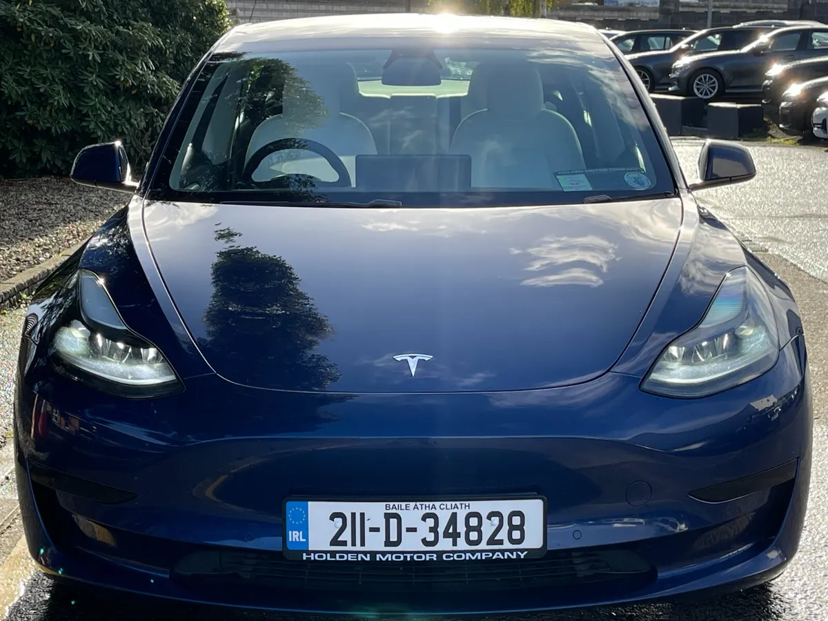 2021 Tesla Model 3..PAN ROOF..WHITE INTERIOR - Image 4