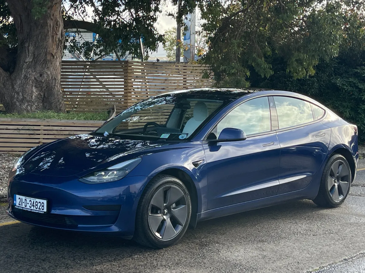 2021 Tesla Model 3..PAN ROOF..WHITE INTERIOR - Image 3