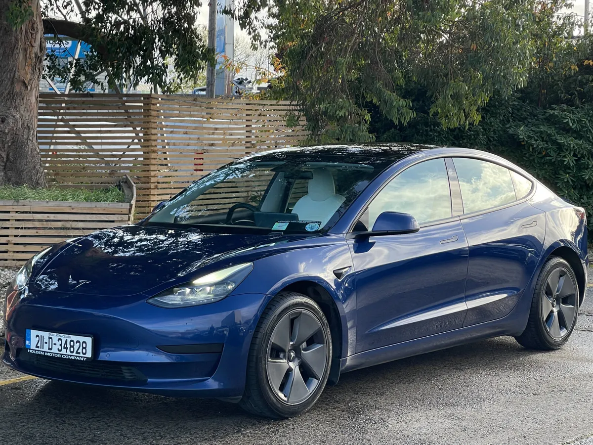 2021 Tesla Model 3..PAN ROOF..WHITE INTERIOR - Image 2