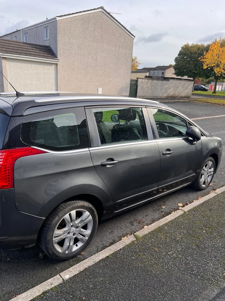 Peugeot 5008 2014 1.6 Diesel seven seater - Image 3