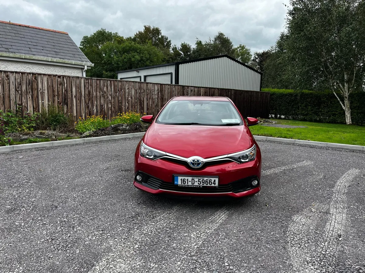 Toyota Auris Hybrid Extensive Service History - Image 4