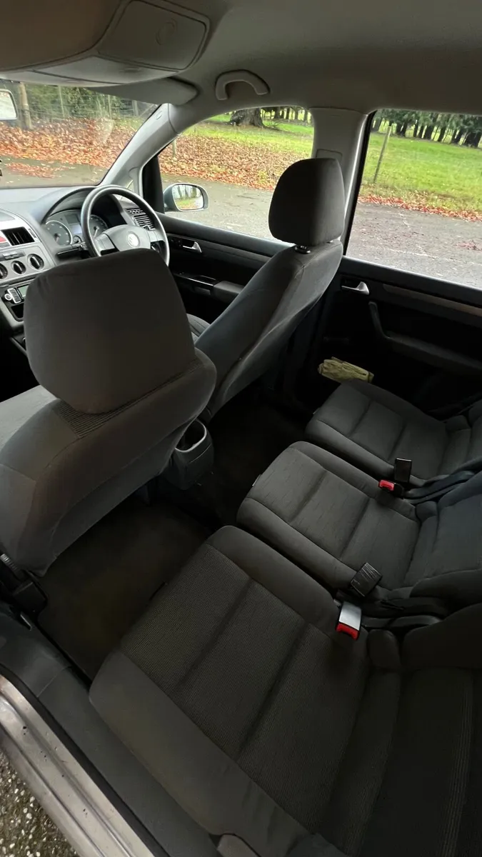 Volkswagen Touran 2008 - Image 2