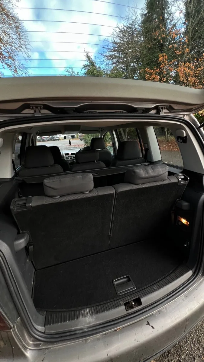 Volkswagen Touran 2008 - Image 4