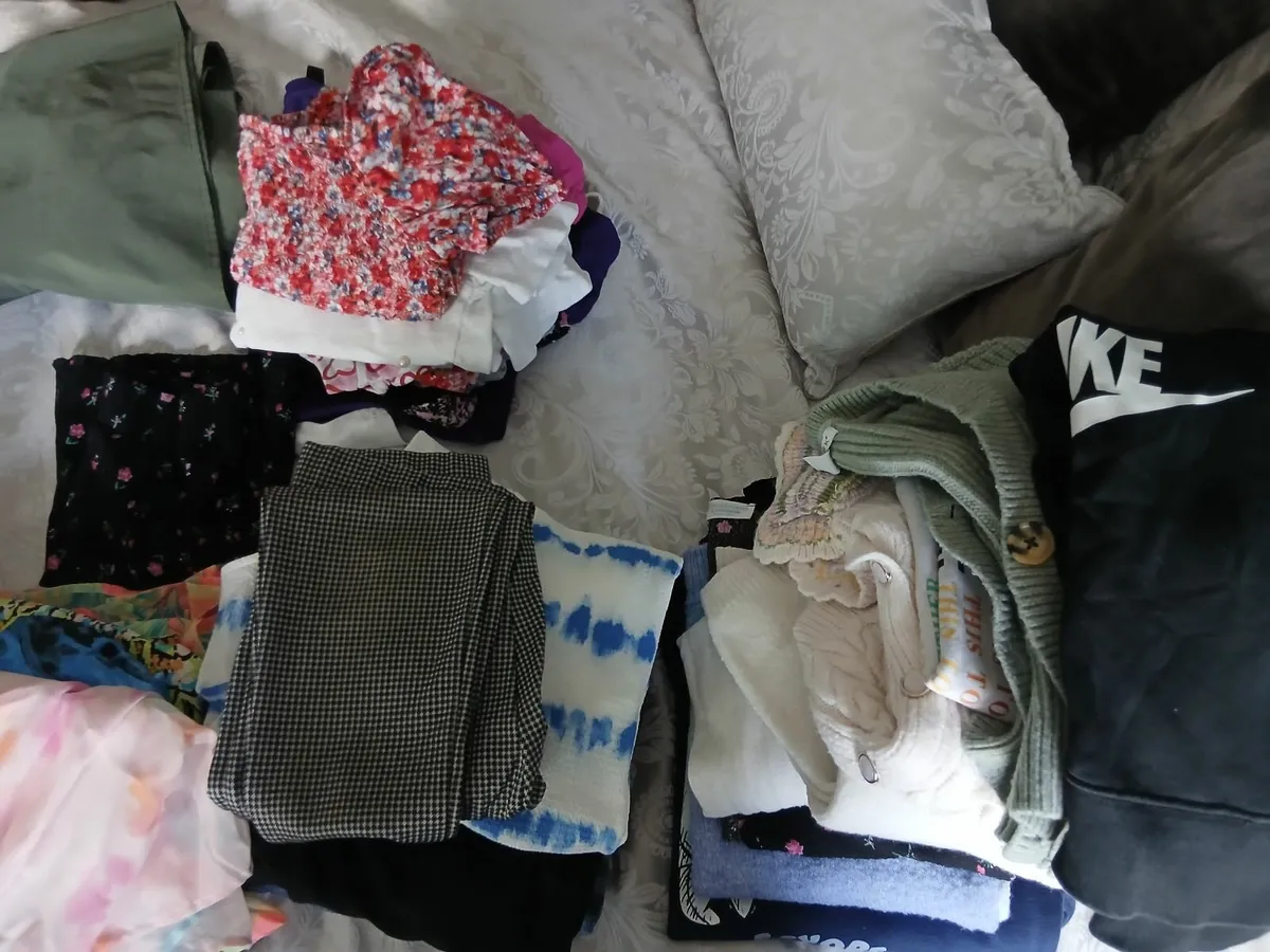 Girls clothes - Image 1