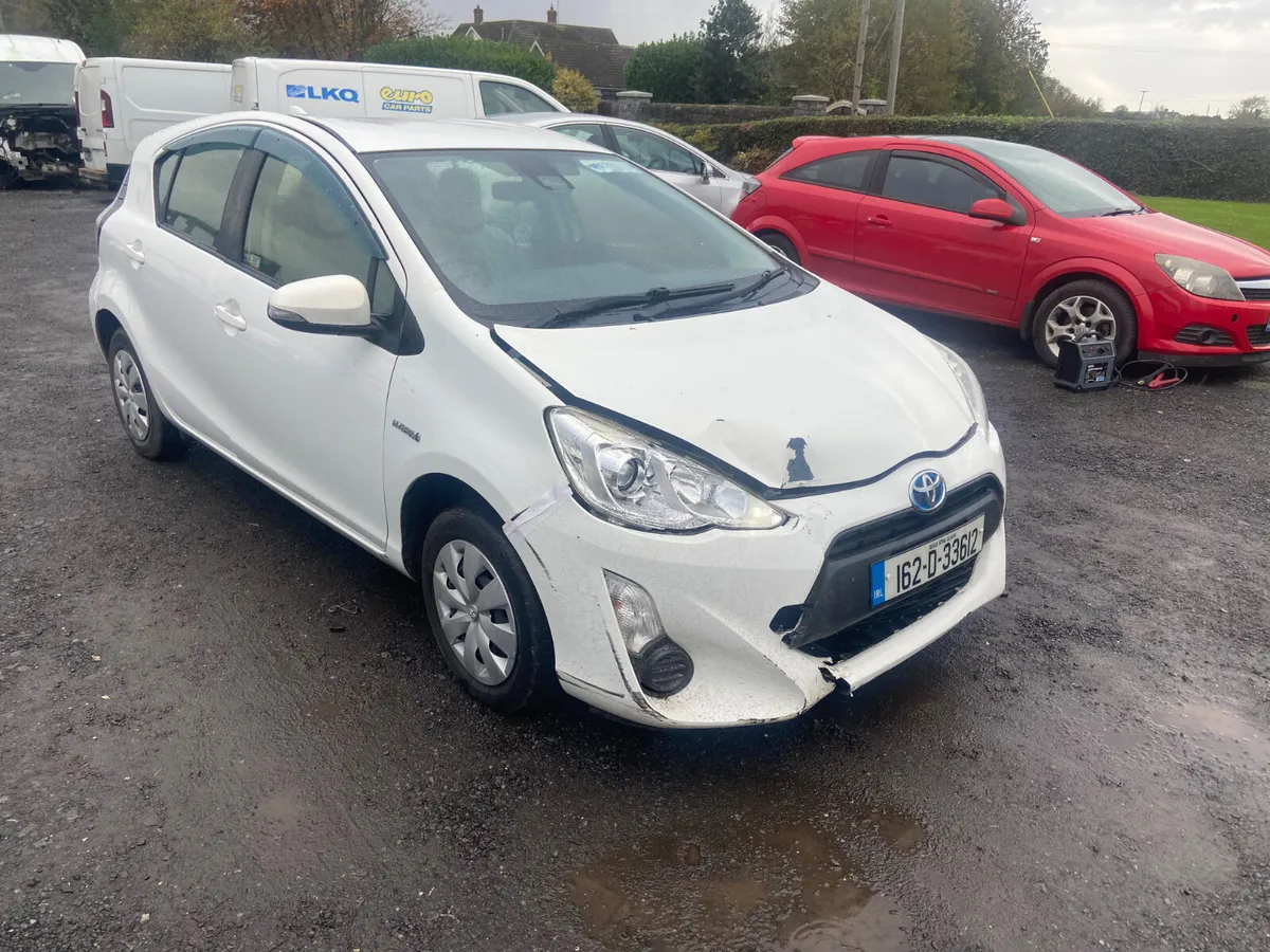 162 Toyota aqua - Image 2