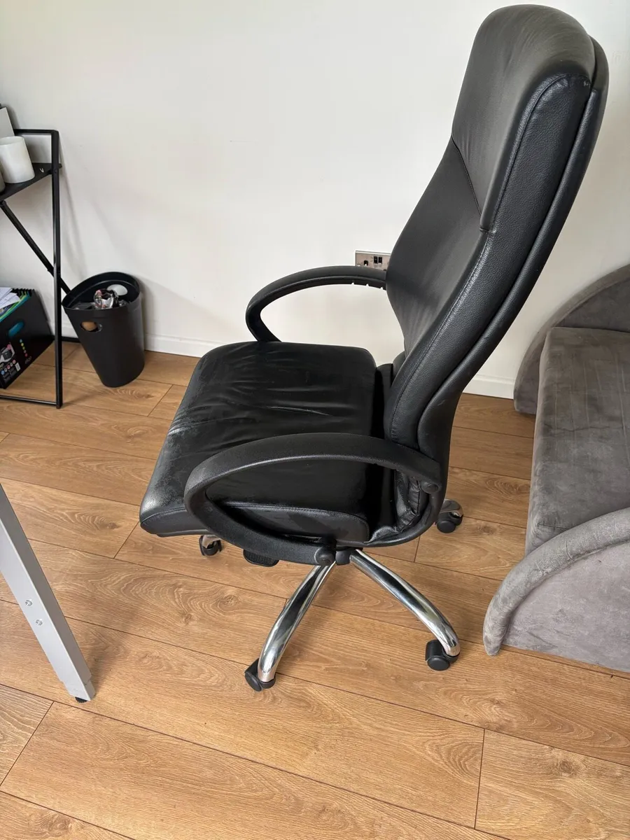 Office desk & chair - Image 3