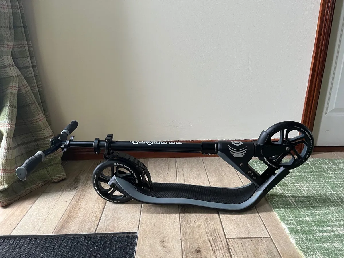 Globber Scooter 8+ Adult Foldable One NL 205 - Image 1