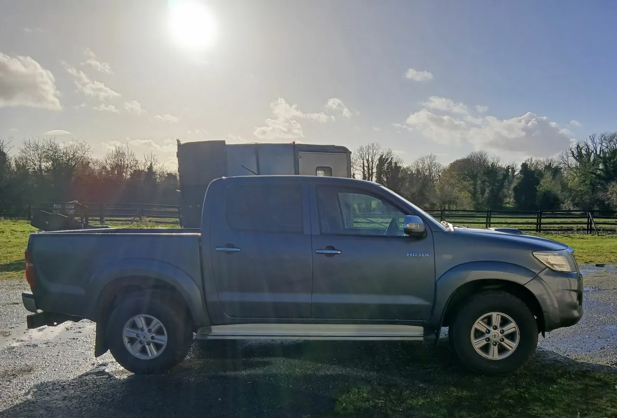 Toyota Hilux 2014 - Image 2