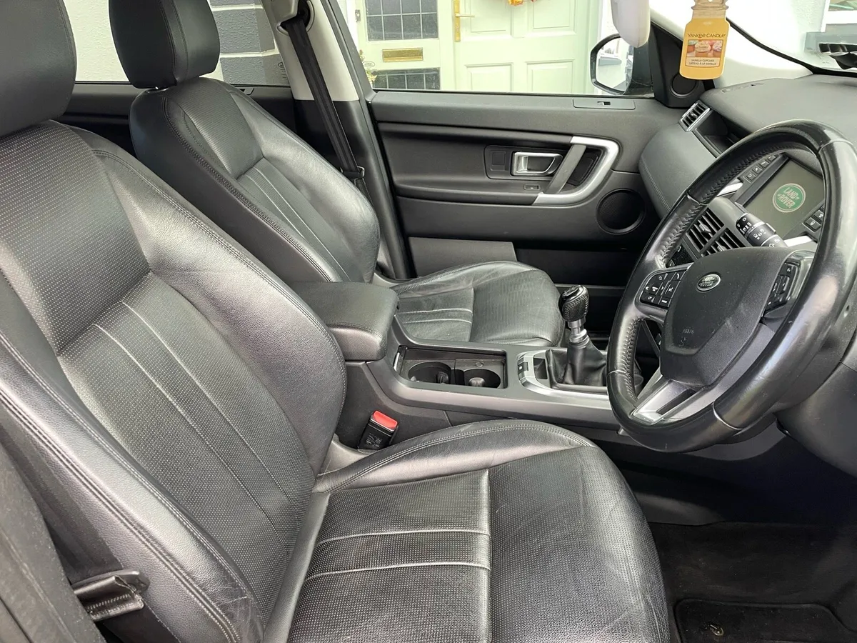 Land Rover Discovery Sport 2018 - Image 4