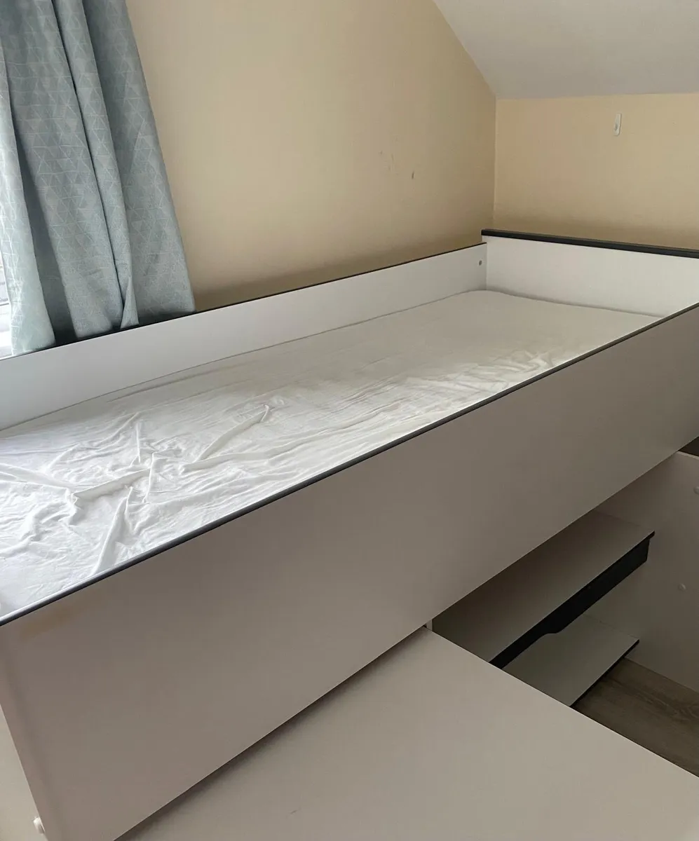 Space saver single bed - Image 1
