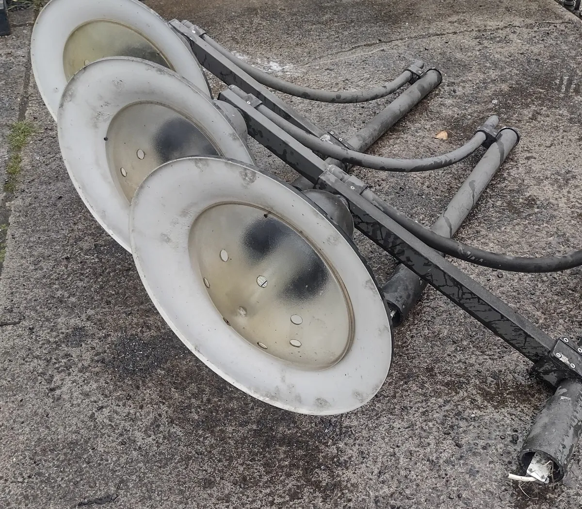 Three Large street lights - Image 4