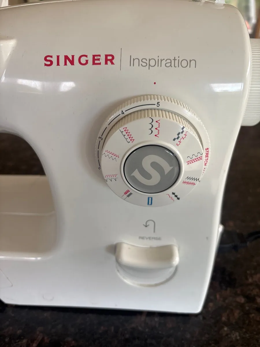 Sewing machine - Image 2