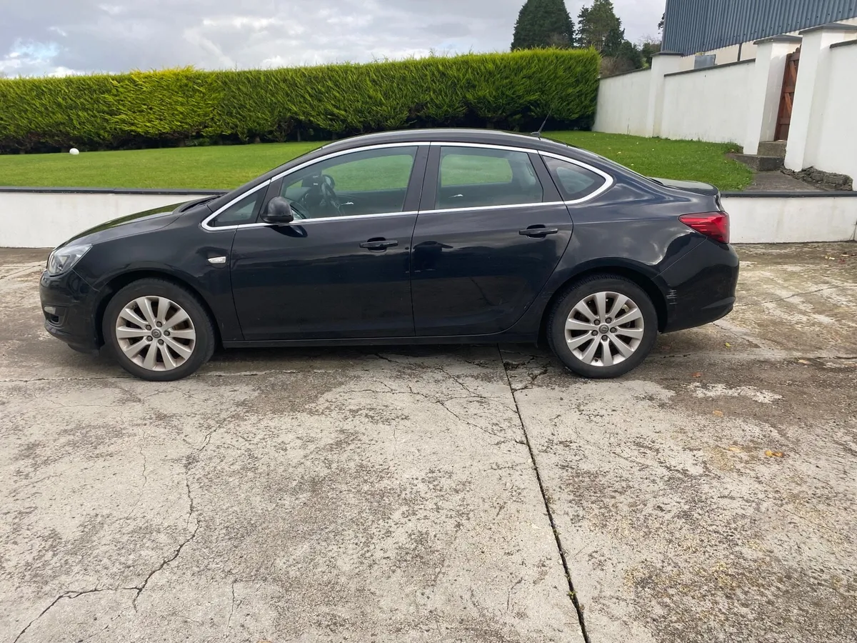 Opel Astra 2017 - Image 1