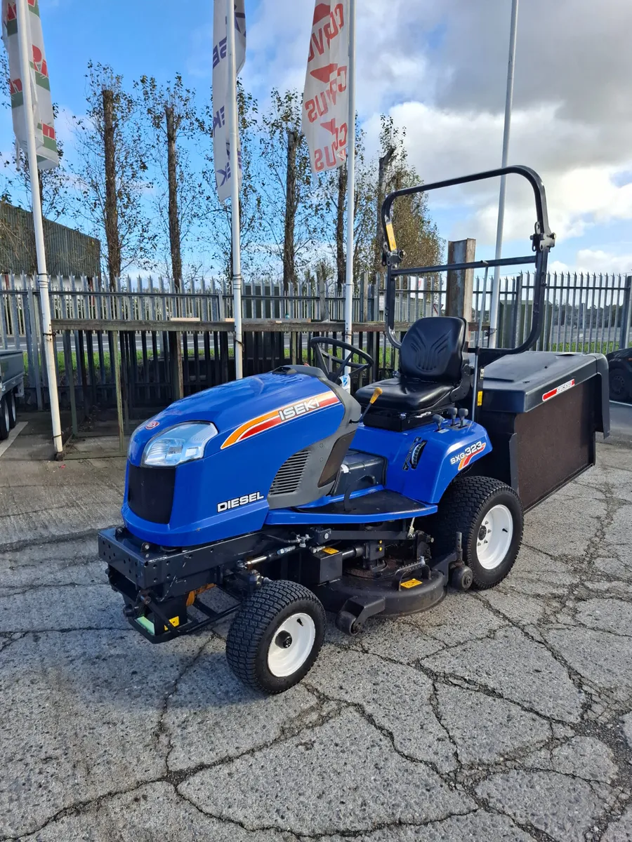 Iseki SXG323 Low Dump Mower - Image 3