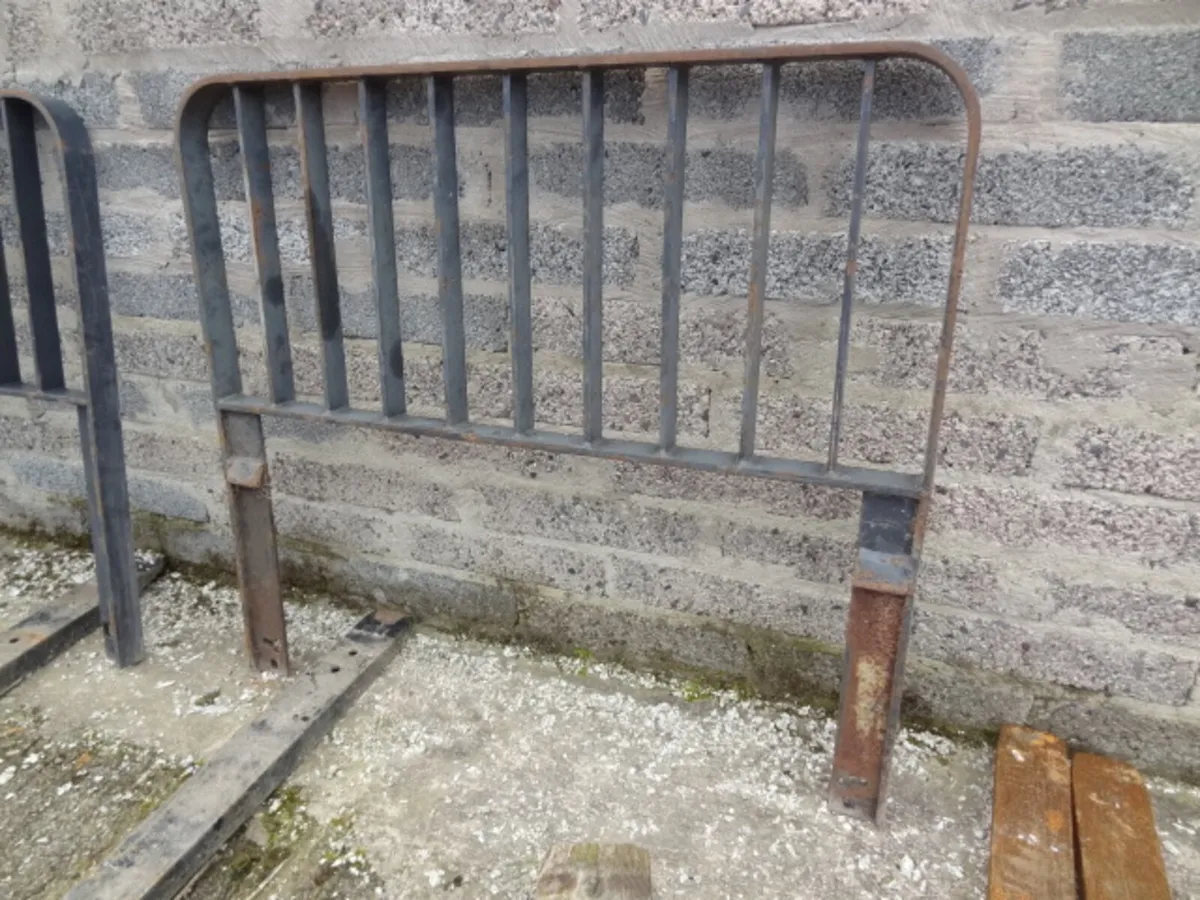 Pallet Fork High Back Rail Guard - Image 1
