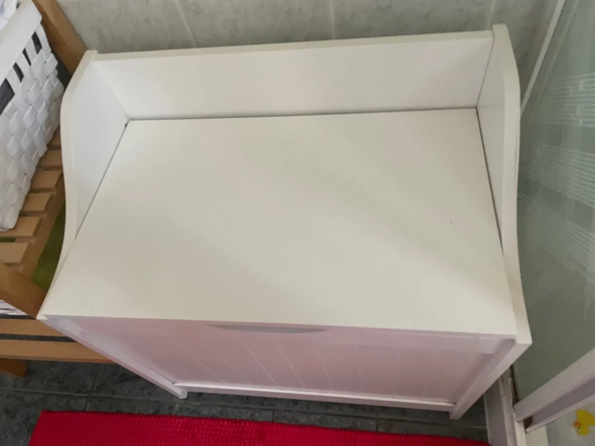 white box - Image 2