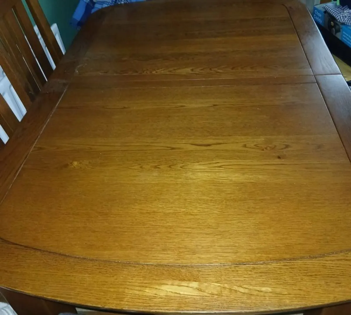 Extendable dining table and 4 chairs - Image 2