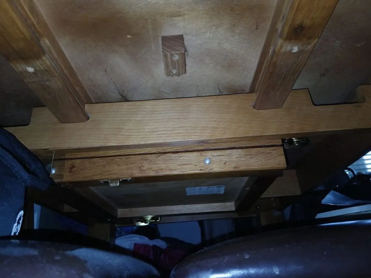 Extendable dining table and 4 chairs - Image 4