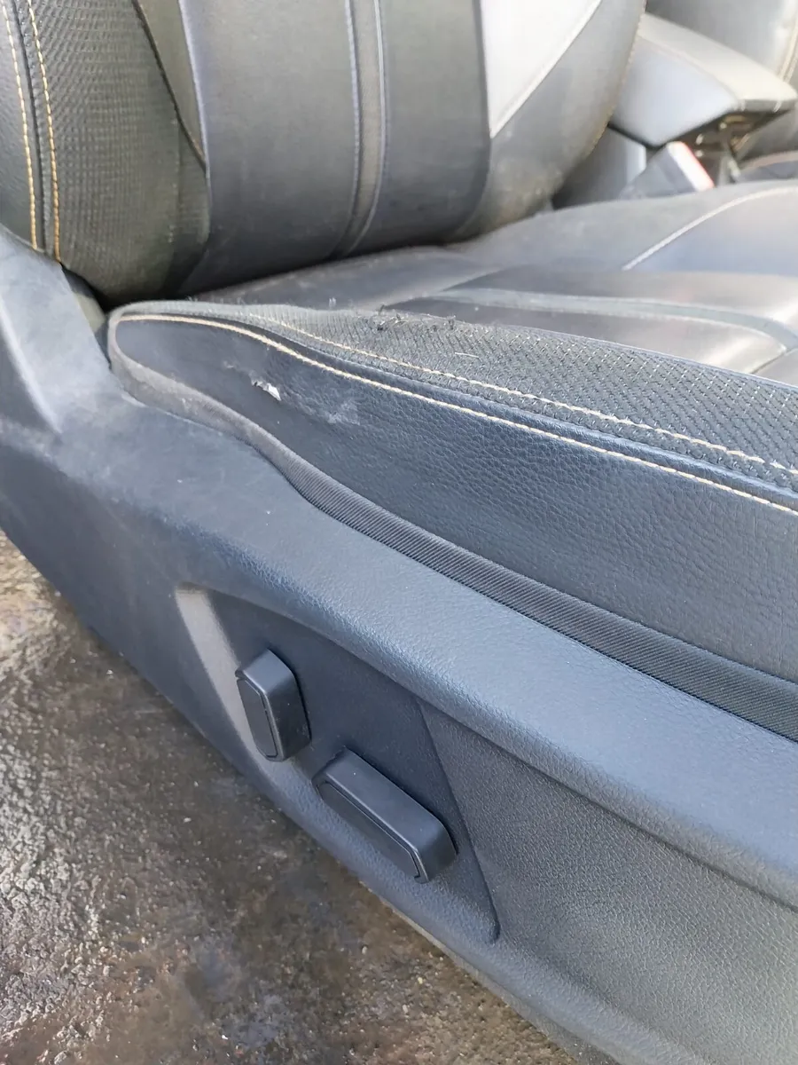 2022 Ford Ranger Complete leather Interior - Image 3