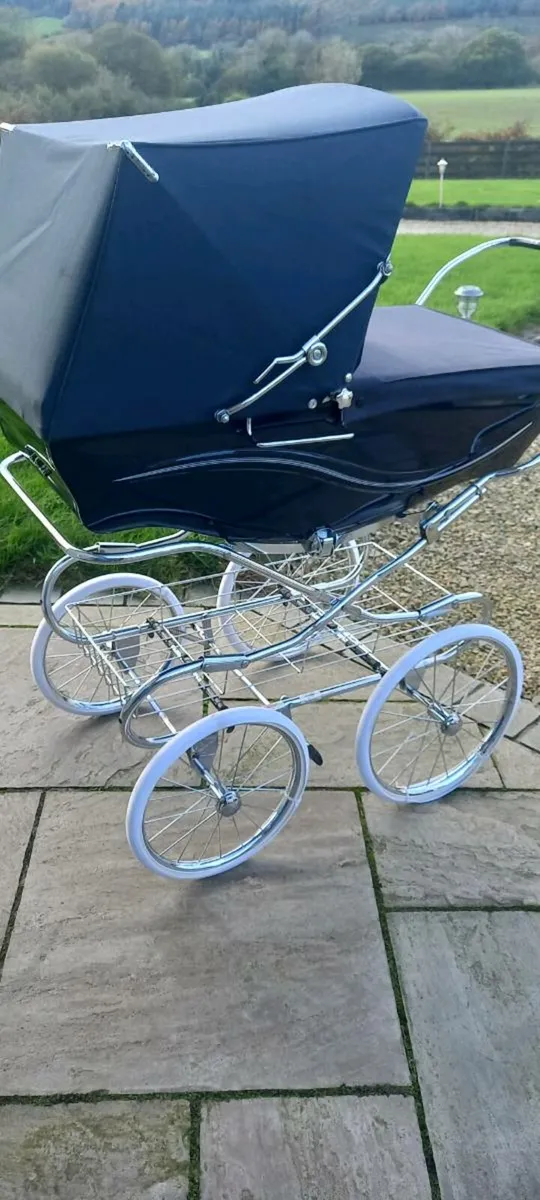 Silver Cross pram - Image 2