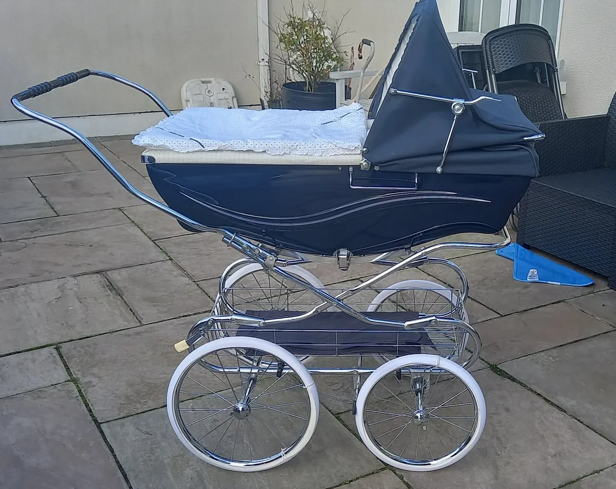 Silver Cross pram - Image 4