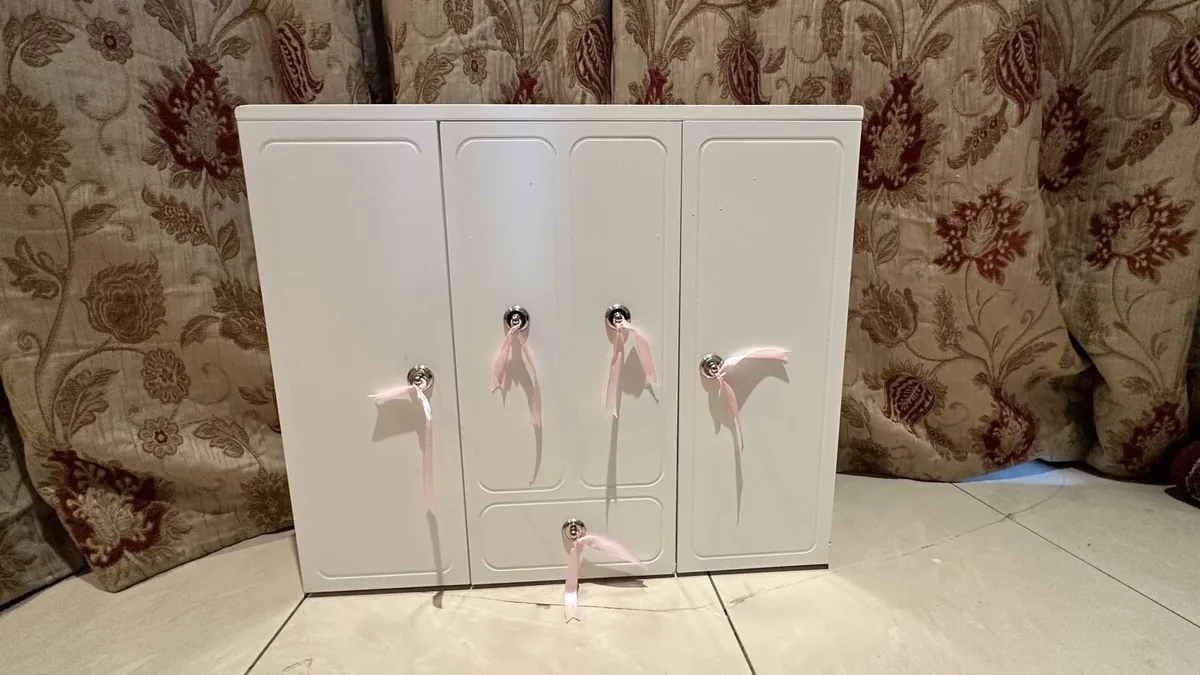 Our Generation wardrobe Deal with 1 Doll - Image 3