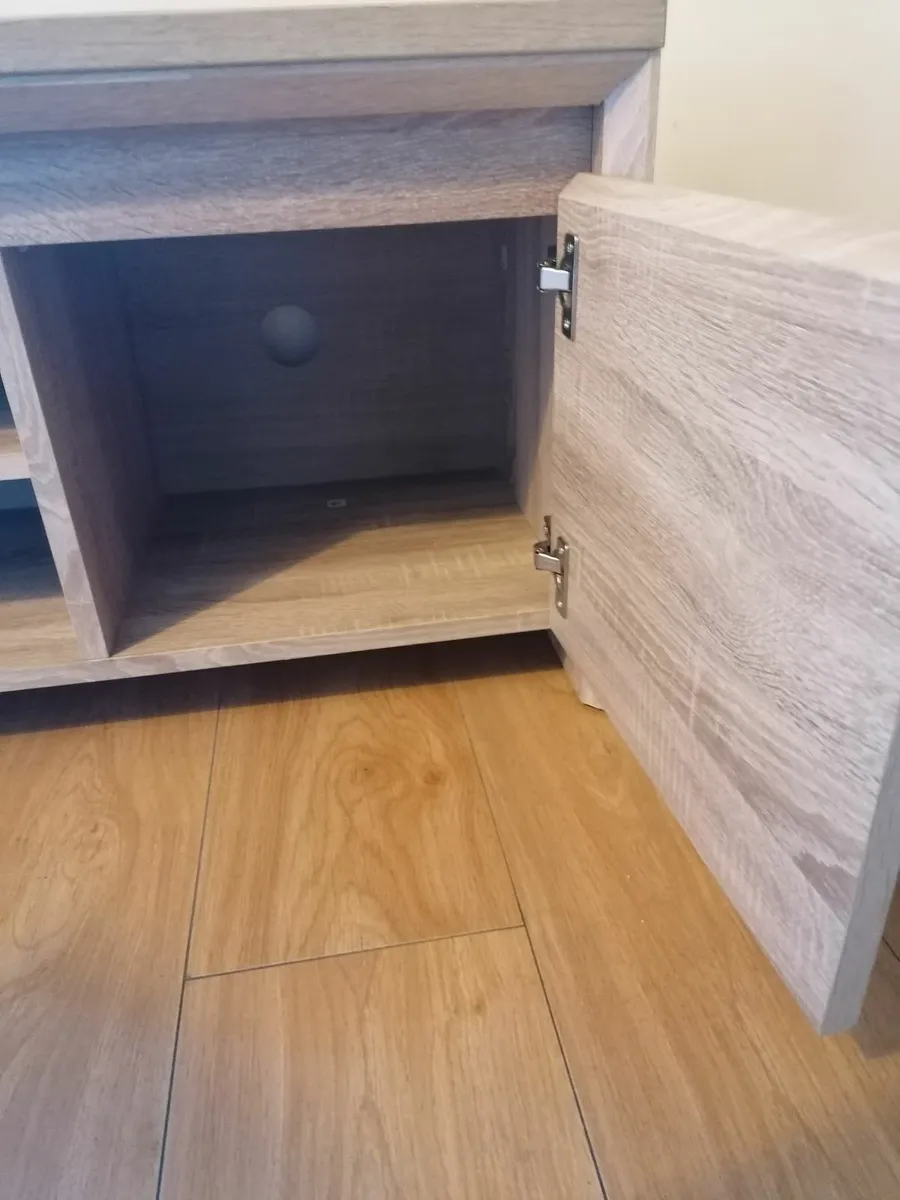 TV Unit - Image 2