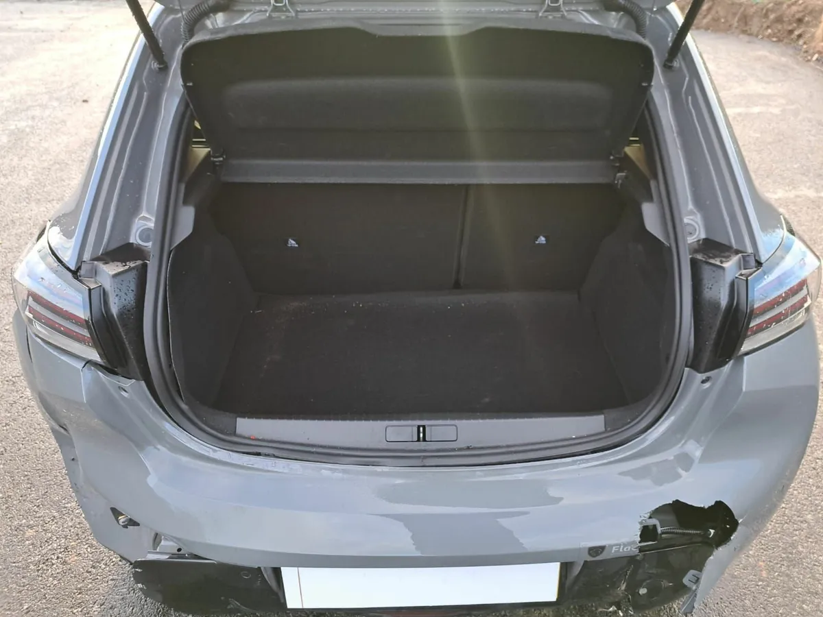PEUGEOT 208 ALLURE 1.2 AUTOMATIC 2025 - Image 2