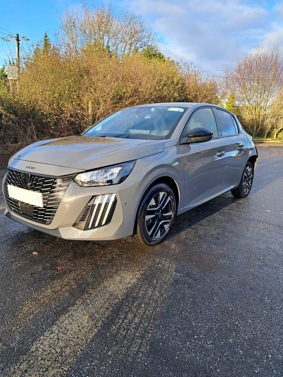 PEUGEOT 208 ALLURE 1.2 AUTOMATIC 2025 - Image 1