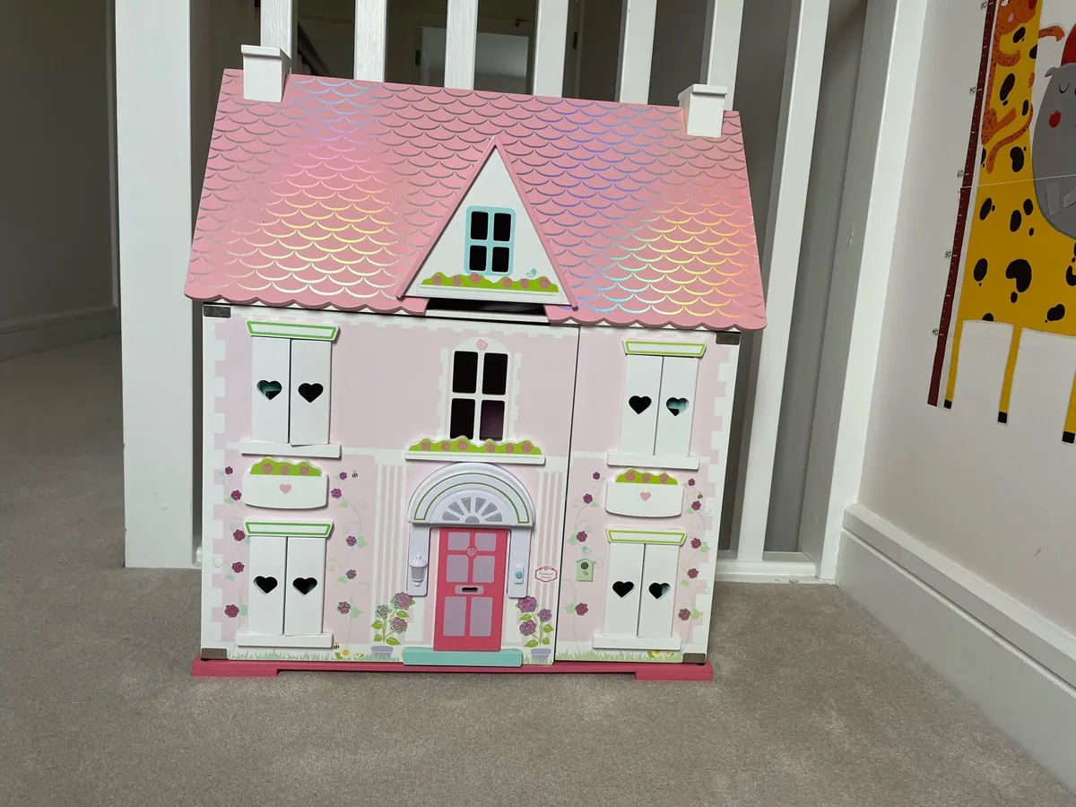 Wooden dolls house - Image 1