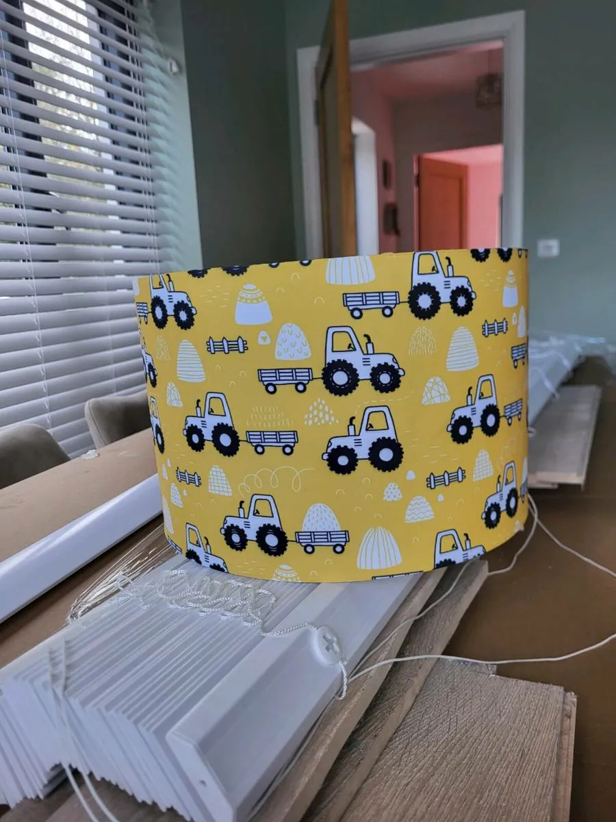 Lamp shade - Image 1