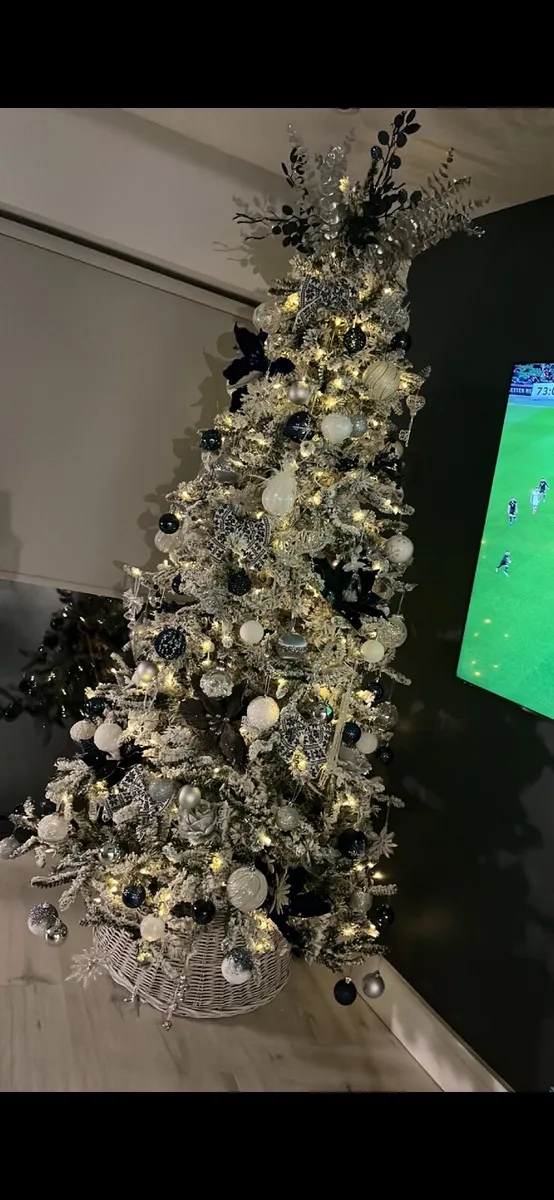 Christmas tree - Image 1