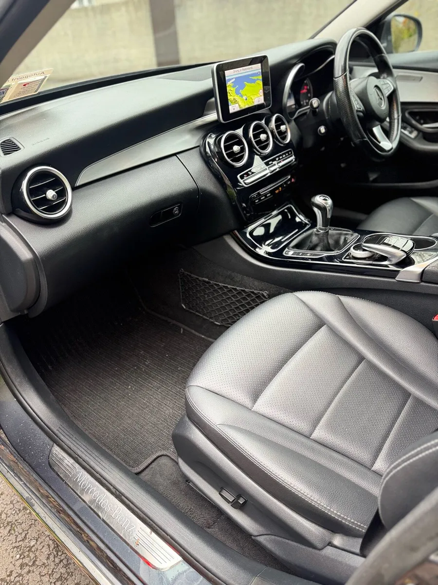Mercedes-Benz C-Class C220 Sport 170BHP - Image 4