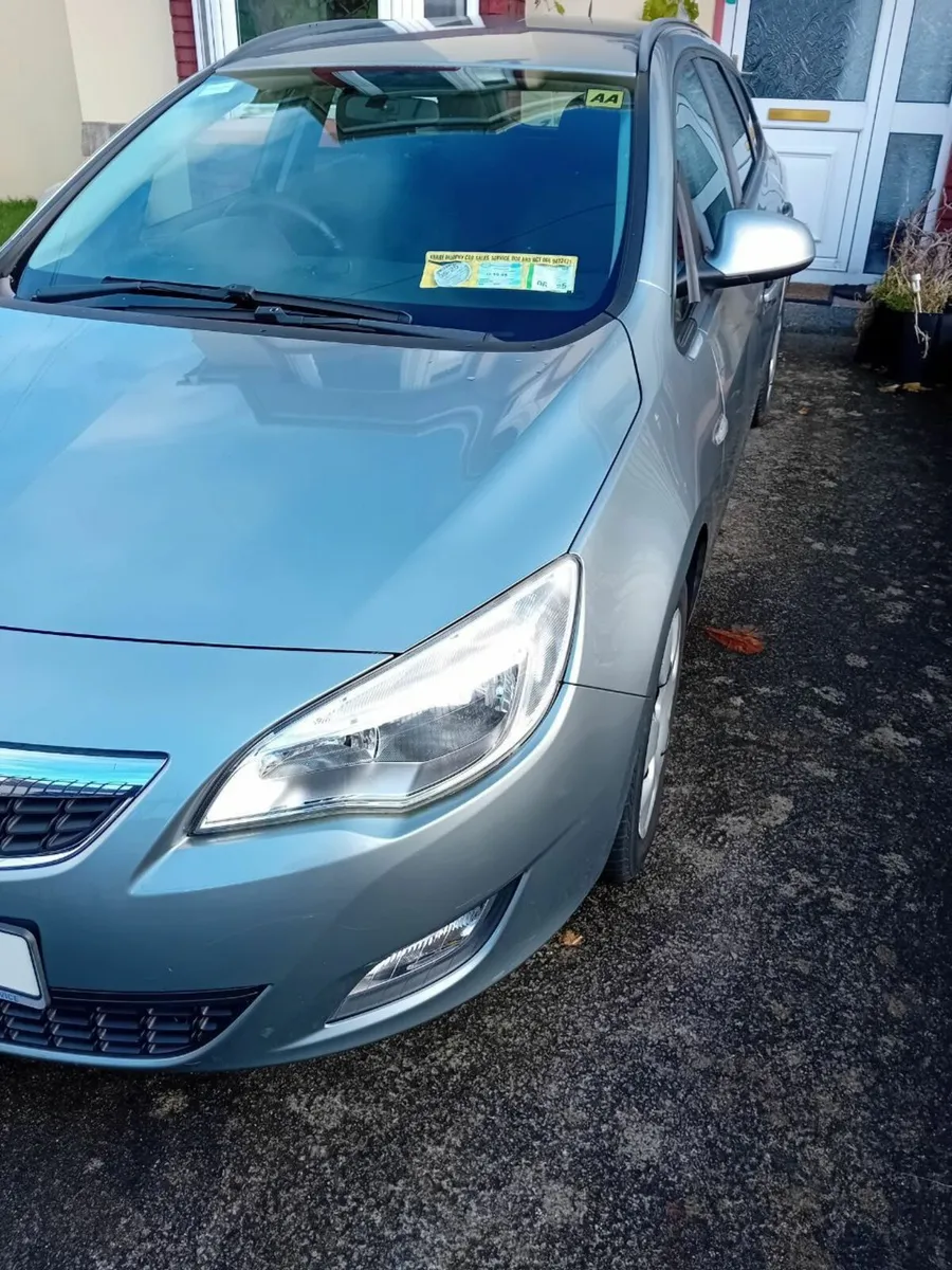 Opel Astra 2012 - Image 1